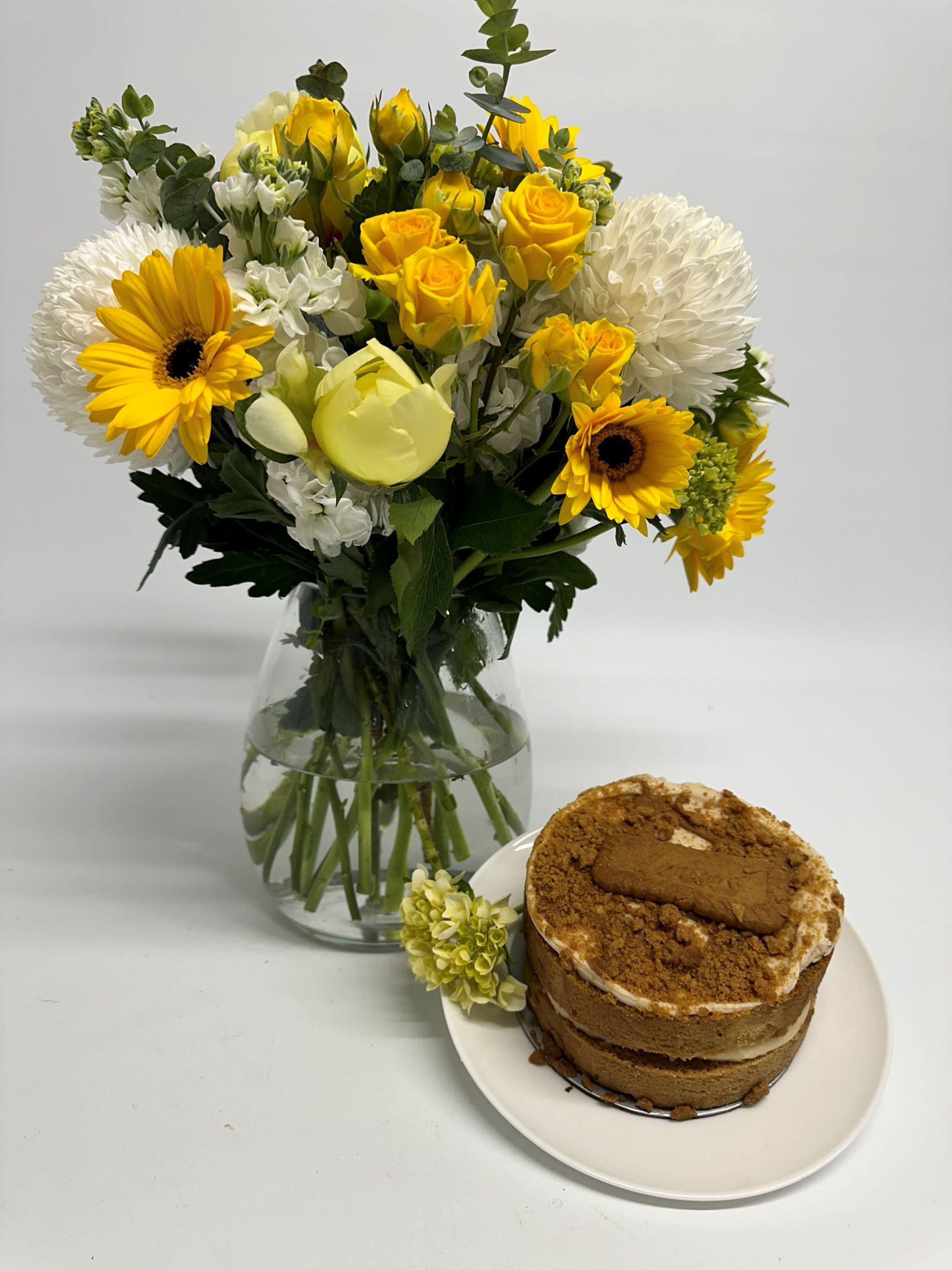 Lemon Bouquet glass vase and Cake