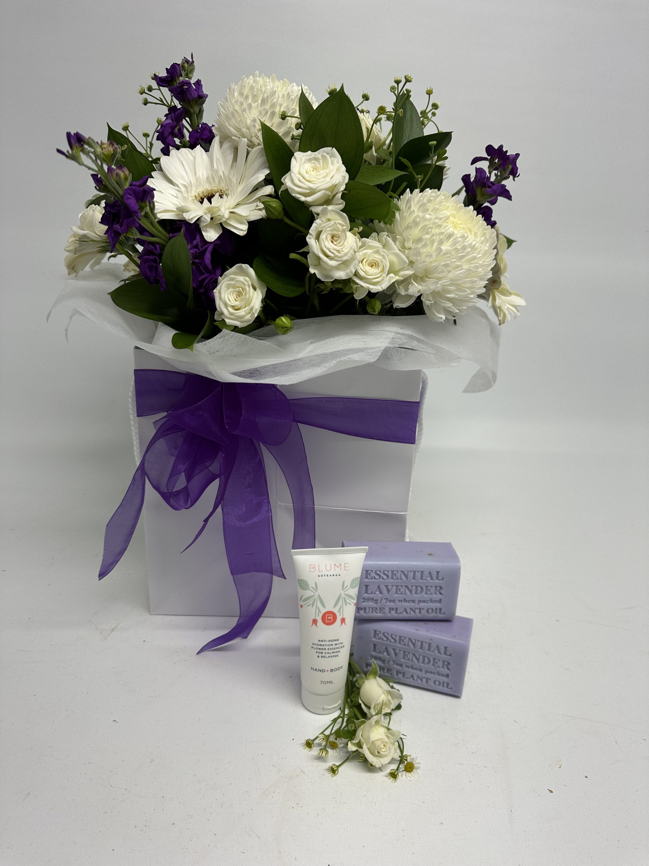 Lavander relaxing hamper in carry bag 2