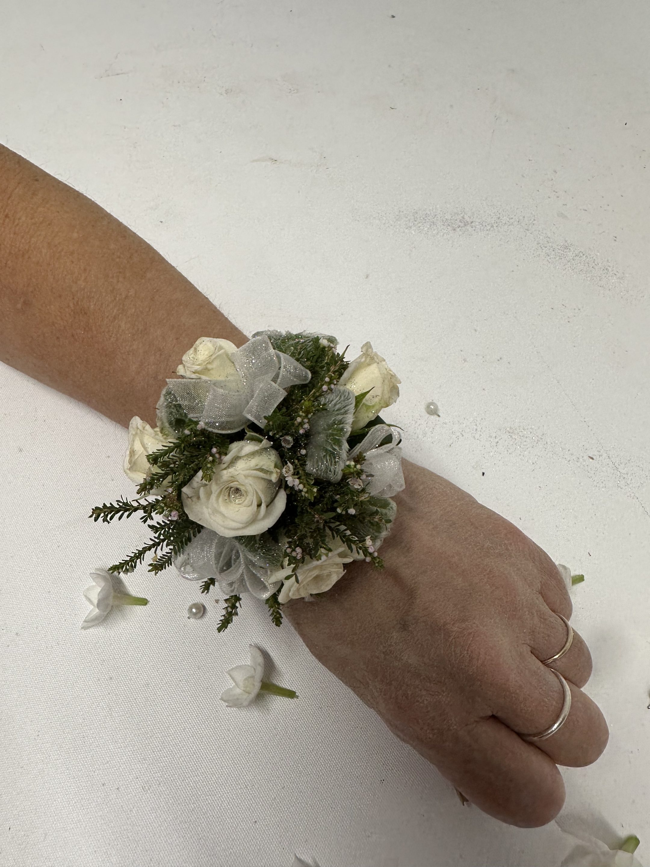 Corasge on hand