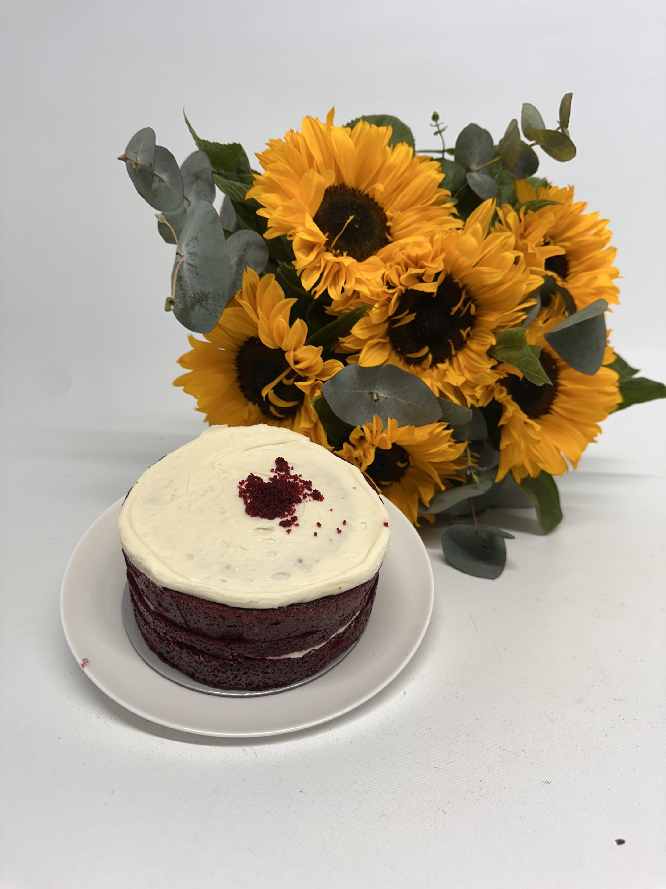 6 Sunflowers Red Velvet Cake