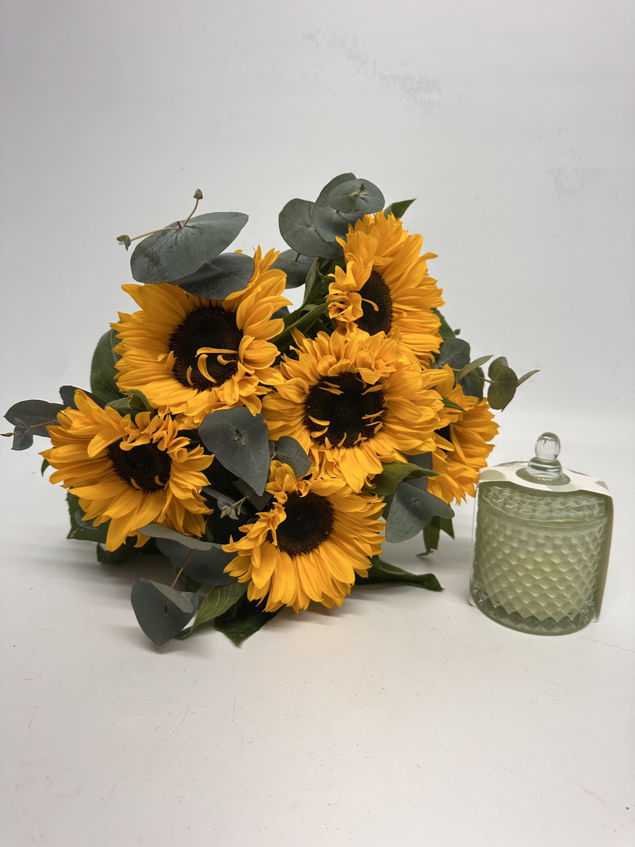 6 x Sunflowers and Candle